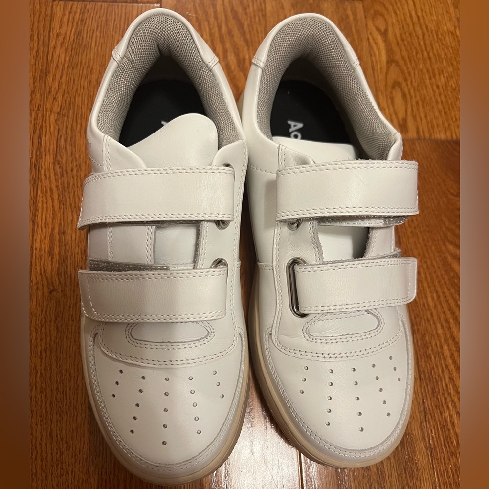 Smile face sneaker